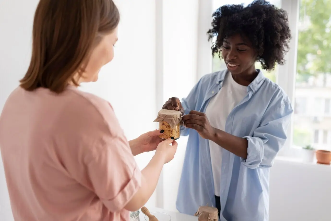 Freunde mit einem nachhaltigen Lebensstil